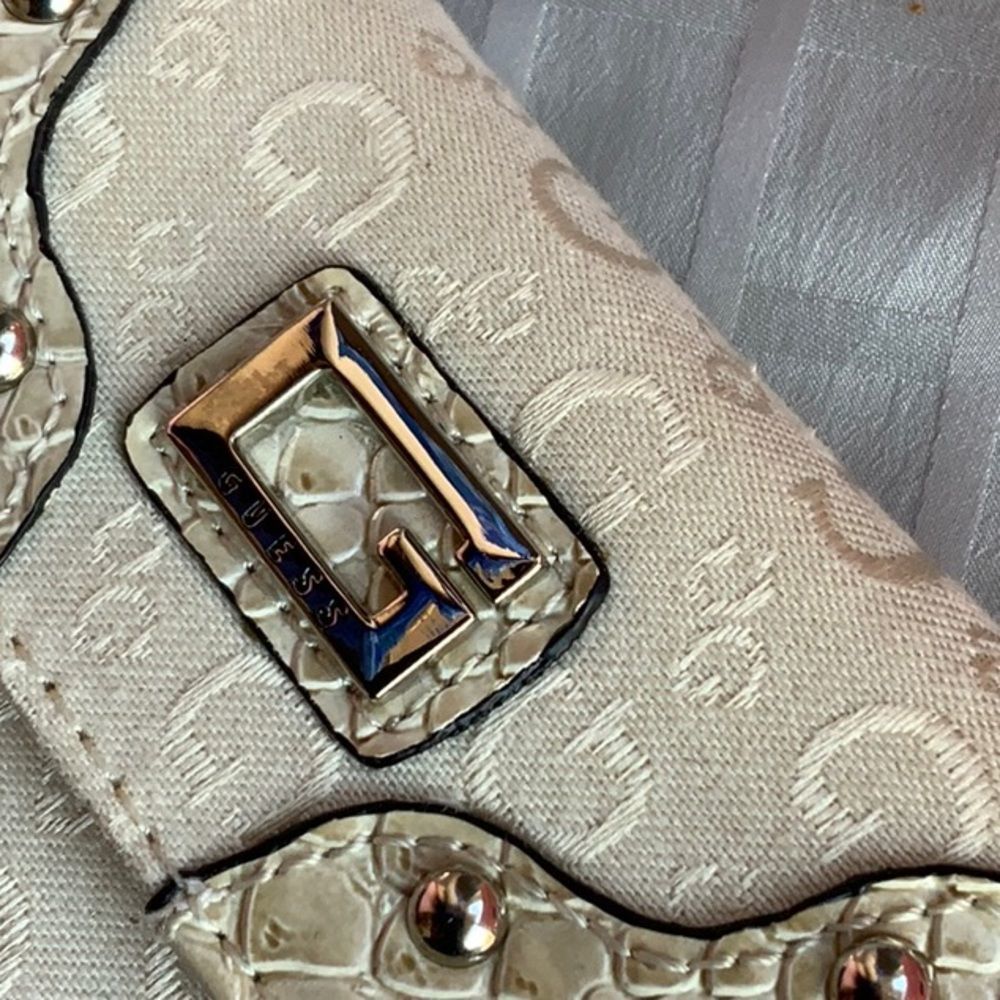 Y2K Guess wallet - Picture 4 of 9